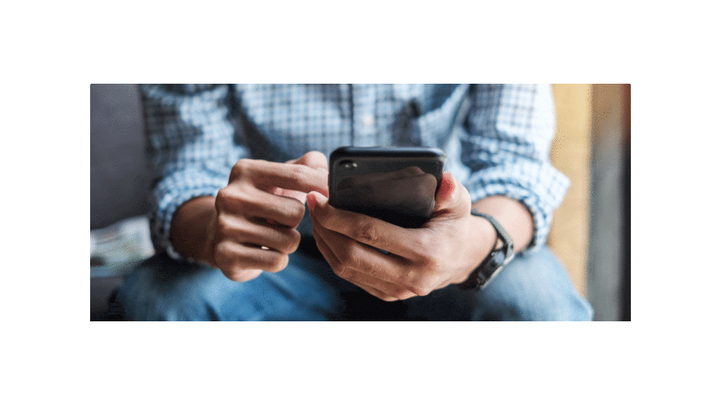 Man holding a cell phone.